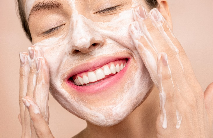 How to Choose the Right Facial Cleanser for Yourself?